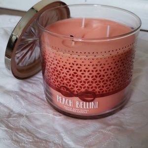 Bath and body works candle peach bellini scent